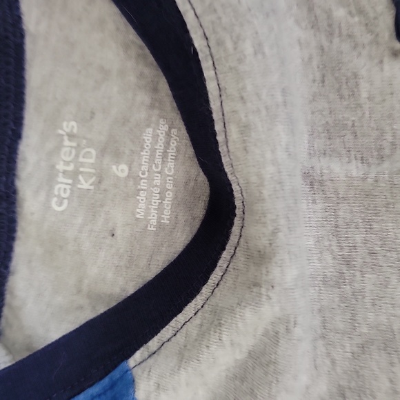 Carters long sleeve t-shirt, boys size 6, front pocket, textured sleeve stripes. - Picture 2 of 3